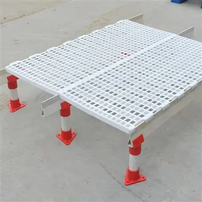 Plastmasas redeļu grīda mājputnu audzēšanai